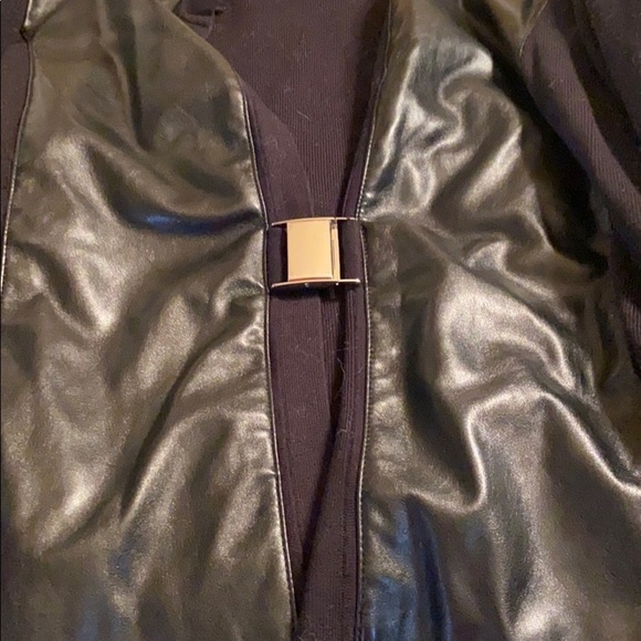 Jones of New York Signature buckle front jacket - Picture 10 of 10